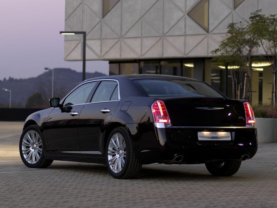  Chrysler 300C 2012 года  (ZA) (фото 7 из 7)